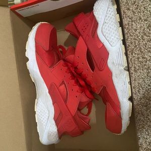 Nike Huaraches Red and White (8.5W)